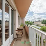 Charming Quiet With Balcony And Parking アパート *