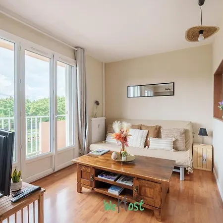 Charming Quiet With Balcony And Parking アパート ディジョン