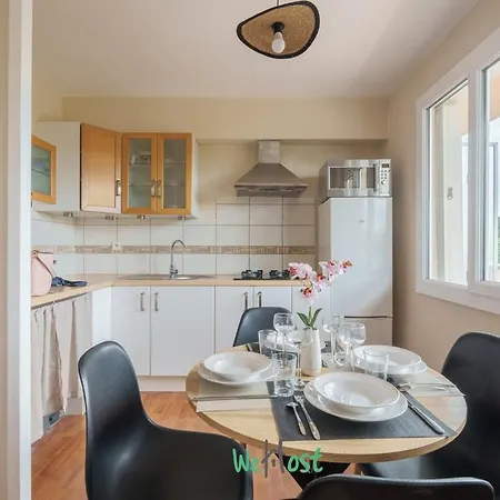 Charming Quiet With Balcony And Parking Dijon