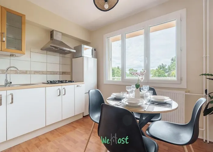 Апартаменты Charming Quiet With Balcony And Parking