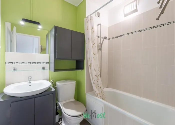 Апартаменты Charming Quiet With Balcony And Parking