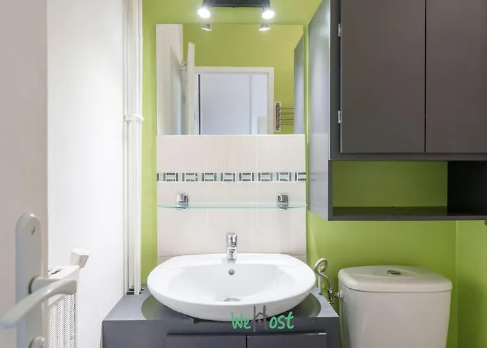 Апартаменты Charming Quiet With Balcony And Parking