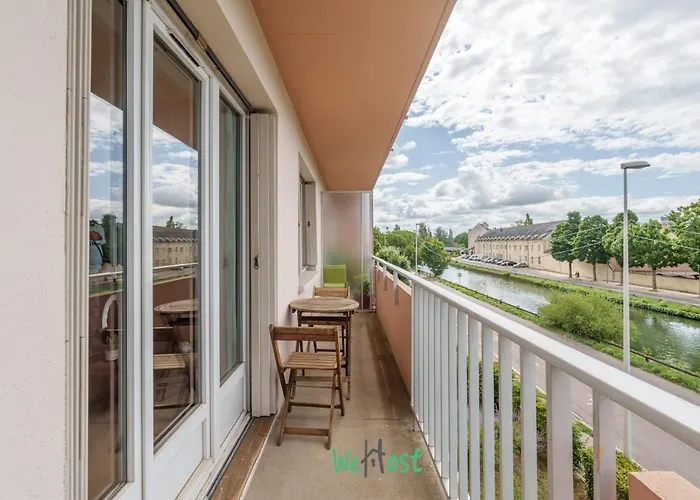 Charming Quiet With Balcony And Parking Апартаменты *