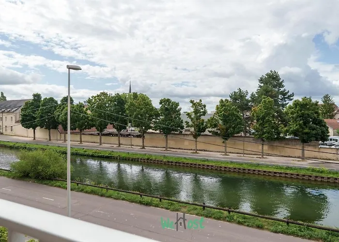 Charming Quiet With Balcony And Parking アパート ディジョン